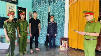 Nam nhân viên giao, nhận hàng tham ô số tiền lớn