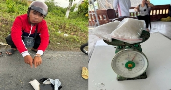 Bắt quả tang đối tượng vận chuyển trái phép gần 0,5 kg nghi là ma túy tổng hợp