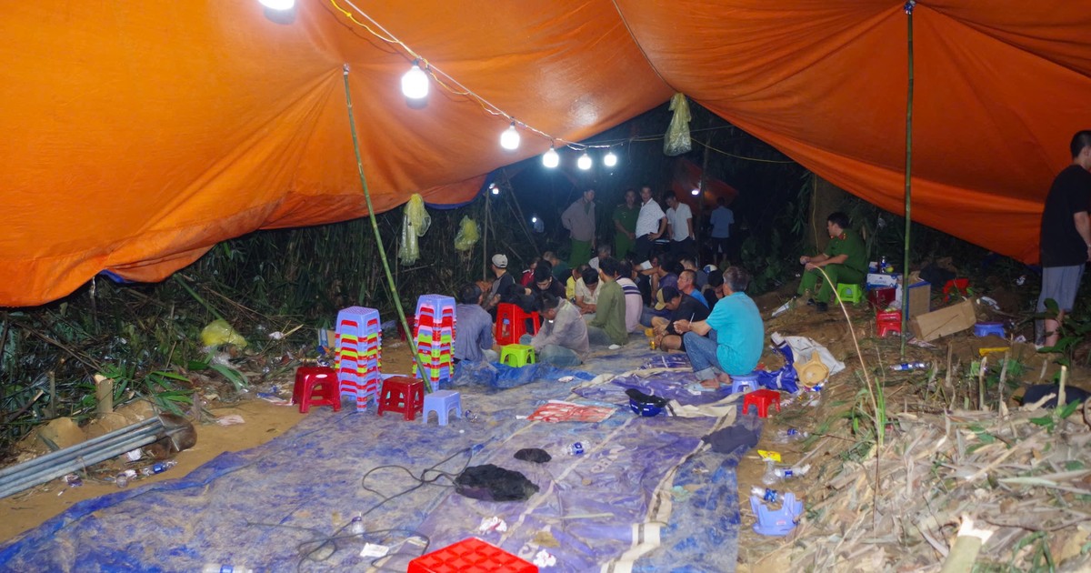 Triệt phá sòng bạc trong rừng tre, bắt 36 đối tượng