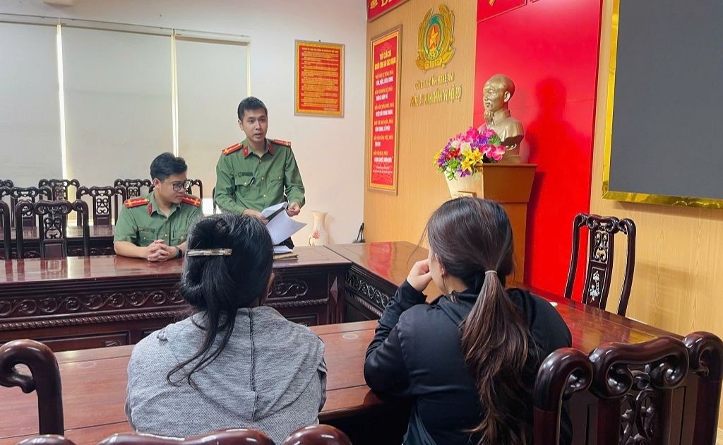 'Nghe lỏm' chuyện người khác rồi tung tin sai sự thật, 2 phụ nữ bị xử phạt