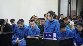 Hình ảnh phiên toà xét xử nhóm "quái xế" đua xe, đâm tử vong người dừng đèn đỏ tại Hà Nội