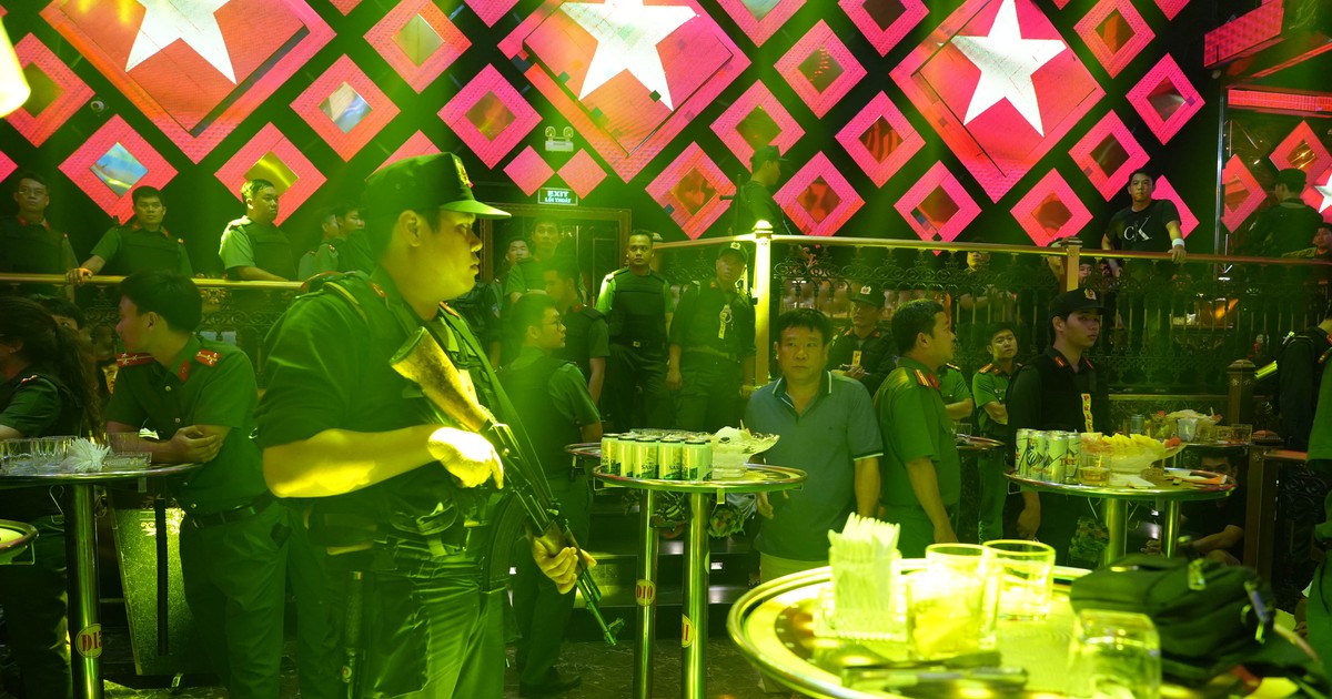 Hơn 300 cảnh sát 'đột kích' quán bar Paris Night ở Bình Thuận