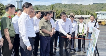 Thủ tướng Phạm Minh Chính làm việc tại Cảng hàng không Côn Đảo