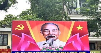 Hà Nội rực rỡ sắc màu kỷ niệm 135 năm ngày sinh nhật Bác 19/5