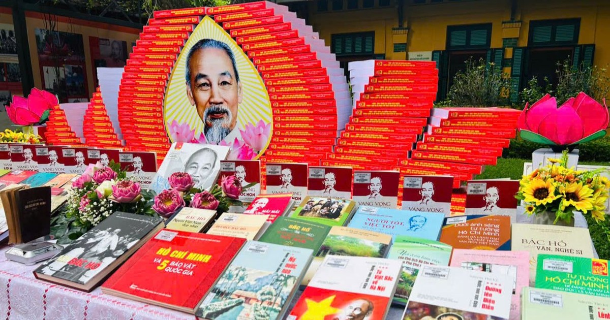 Triển lãm “Chủ tịch Hồ Chí Minh - Tinh hoa dân tộc, Tầm vóc thời đại”