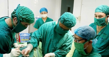 Hy hữu cụ bà 95 tuổi bị cành cây đâm vào lồng ngực 2 năm không hay biết