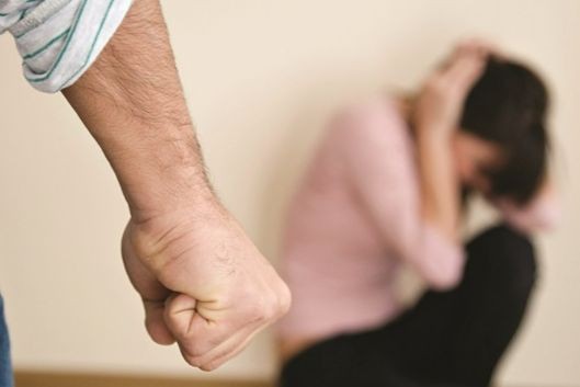Phụ nữ đừng âm thầm 'tự chữa lành' bạo hành