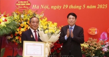 Chủ tịch nước dự Lễ trao Huy hiệu 40 năm tuổi Đảng cho đồng chí Lê Khánh Hải