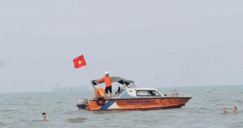Đôi nam nữ bị nước biển cuốn trôi tử vong trên biển Cửa Lò