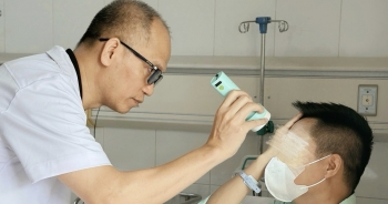 Tiêm filler xoá nhăn trán ở 'spa người quen', người đàn ông mù 1 mắt