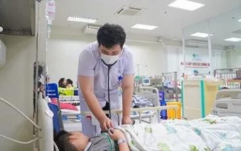 Tái hút thuốc lá điện tử, nam sinh 15 tuổi phải vào viện cấp cứu lúc nửa đêm