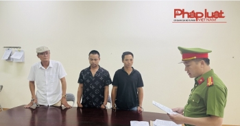 Khởi tố 4 đối tượng về hành vi 'Vi phạm các quy định về quản lý, khai thác, bảo vệ rừng và lâm sản'