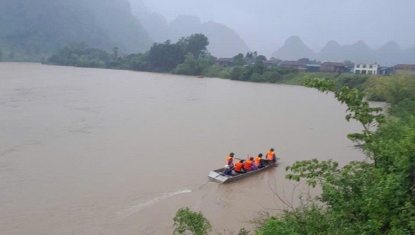 Mưa lũ trái mùa ở Quảng Bình, 4 người mất tích chưa tìm thấy