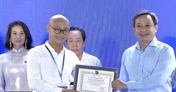 Bìa báo Báo Pháp luật Việt Nam đạt giải khuyến khích 'Sản phẩm báo chí ấn tượng'