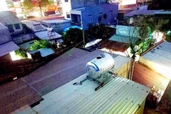 Kinh hãi: Phát hiện bộ xương người trong bồn nước sinh hoạt trên mái nhà