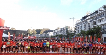 Hơn 5.000 runner tranh tài bên bờ di sản vịnh Hạ Long