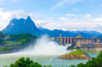 12h và 18h hôm nay, mở thêm 2 cửa xả đáy hồ thủy điện Tuyên Quang