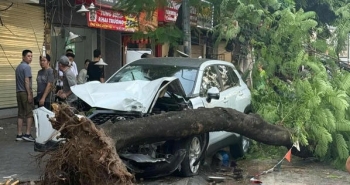 Vụ ô tô gây tai nạn liên hoàn ở Hà Nội: 4 người nhập viện, 1 nạn nhân tử vong