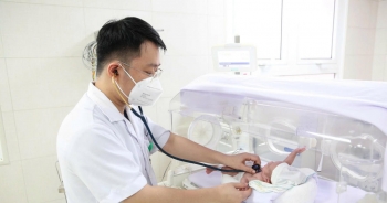 Hành trình 103 ngày hồi sinh bé gái sinh cực non 24 tuần, chỉ nặng 550 gram
