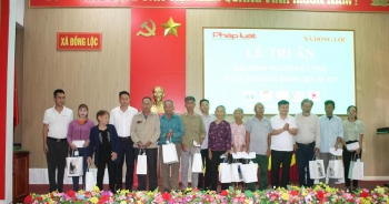 Báo Pháp luật Việt Nam trao 100 suất quà cho gia đình chính sách, người có công tại xã Đồng Lộc - Hà Tĩnh