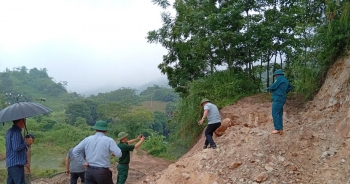Phát hiện quả bom nặng khoảng 500kg khi thi công đường gom ở Bảo Hà