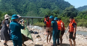 Hai nam sinh viên tử vong khi lội suối đầu nguồn sông Cu Đê