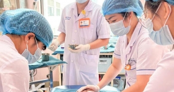 3 trẻ phải nhập viện cấp cứu sau tai nạn khi đang ăn lẩu