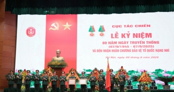 Cục Tác chiến nhận Huân chương Bảo vệ Tổ quốc hạng Nhì
