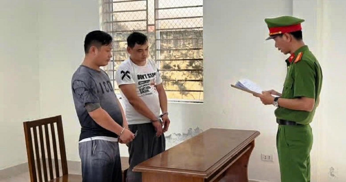 Bắt giữ 2 đối tượng giả công an mang còng số 8 cướp tiền ở tụ điểm đánh bạc