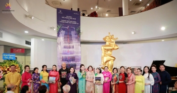 Ra mắt sách ảnh của nhiếp ảnh gia Nguyễn Á