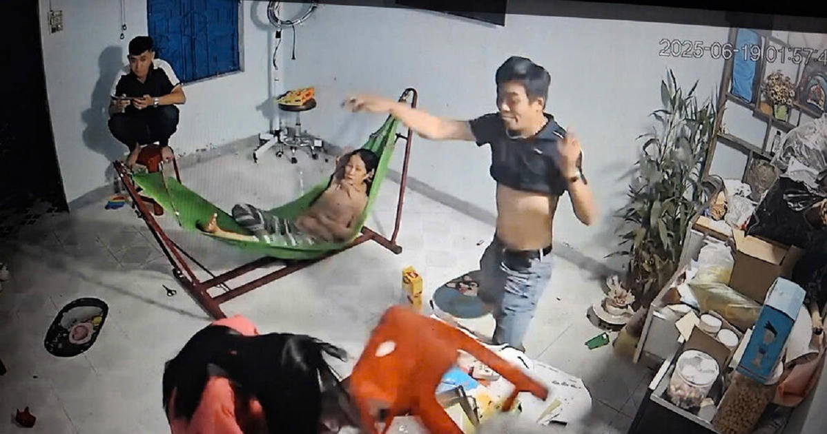 Xôn xao vụ anh dùng ghế đánh em gái, công an "vào cuộc"