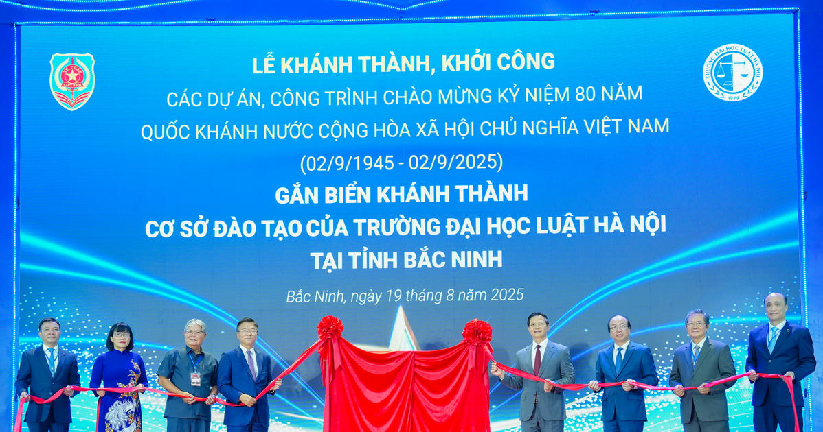 Phó Thủ tướng Chính phủ Lê Thành Long dự lễ gắn biển khánh thành cơ sở đào tạo Trường Đại học Luật Hà Nội tại tỉnh Bắc Ninh