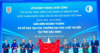Phó Thủ tướng Chính phủ Lê Thành Long dự lễ gắn biển khánh thành cơ sở đào tạo Trường Đại học Luật Hà Nội tại tỉnh Bắc Ninh