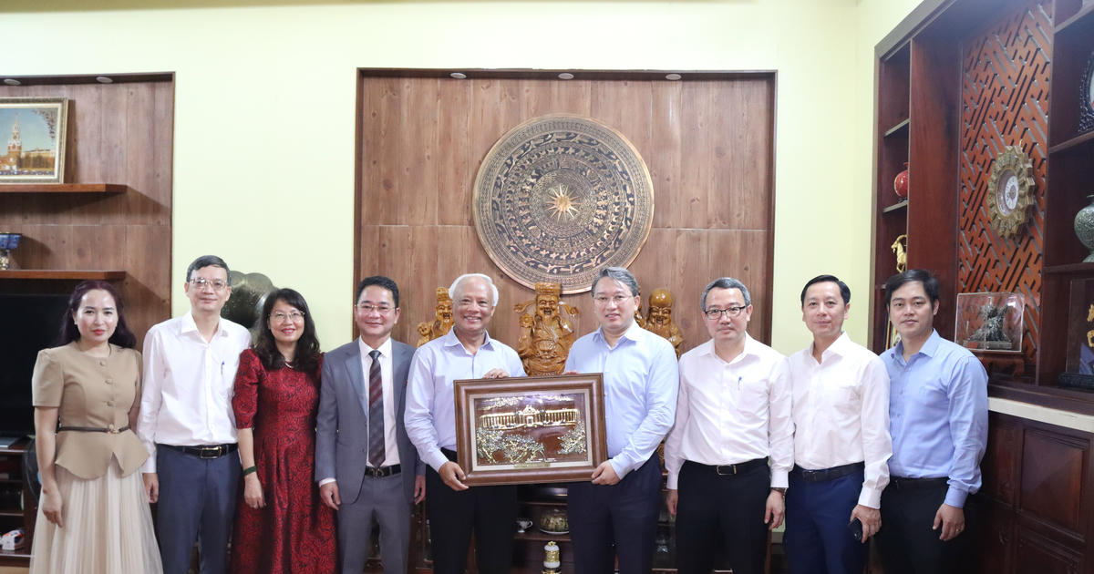 Thăm hỏi, tri ân nguyên lãnh đạo Bộ nhân dịp 80 năm Ngày truyền thống ngành Tư pháp