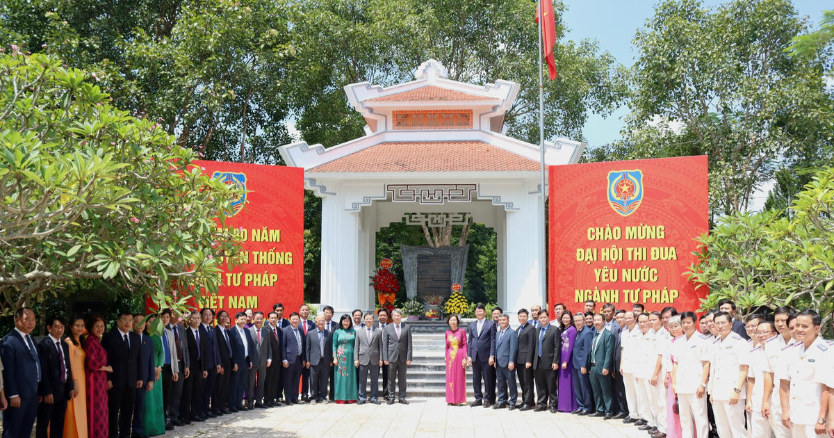 Đoàn đại biểu Bộ Tư pháp về nguồn tại Khu di tích lịch sử Bộ ở Tuyên Quang
