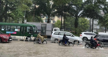Khẩn trương triển khai biện pháp hộ đê ở Hà Nội