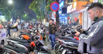 Xử phạt bãi trông giữ xe tự phát thu vé cao gần Quảng trường Ba Đình