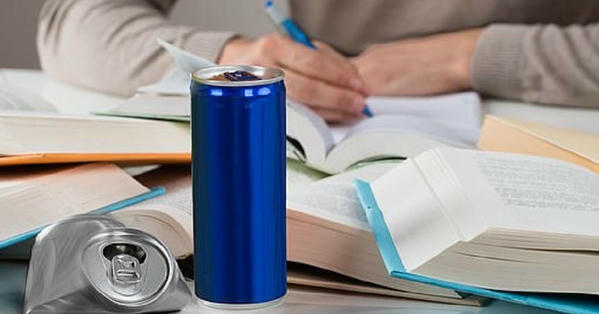 Anh cấm bán nước tăng lực cho trẻ dưới 16 tuổi vì lo ngại béo phì và mất tập trung