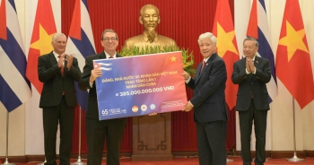 Việt Nam trao tặng nhân dân Cuba đợt 1 gần 385 tỷ đồng