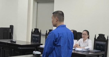 Tài xế lấy búa đánh người vì “30 phút vẫn chưa được di chuyển”