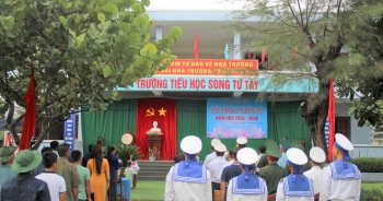 Rộn ràng khai giảng năm học mới ở đặc khu Trường Sa