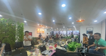 Băng nhóm lừa đảo lập trang web giả danh "sàn chứng khoán quốc tế"