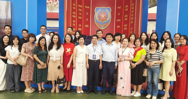 Triển lãm thành tựu Đất nước: Không gian trưng bày của Bộ Tư pháp thu hút đông đảo khách tham quan