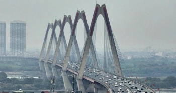 Cấm phương tiện lưu thông trên cầu Nhật Tân từ 0h đến 4h