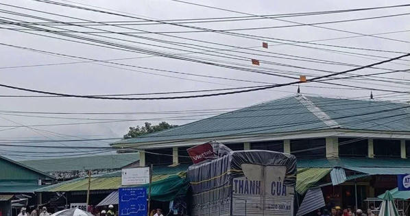 Ô tô tải lao vào chợ chuối ở Quảng Trị, 3 người chết, nhiều người bị thương