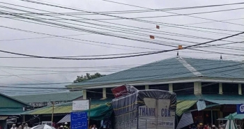 Ô tô tải lao vào chợ chuối ở Quảng Trị, 3 người chết, nhiều người bị thương