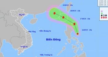 Dự báo áp thấp nhiệt đới gần biển Đông có khả năng mạnh lên thành bão