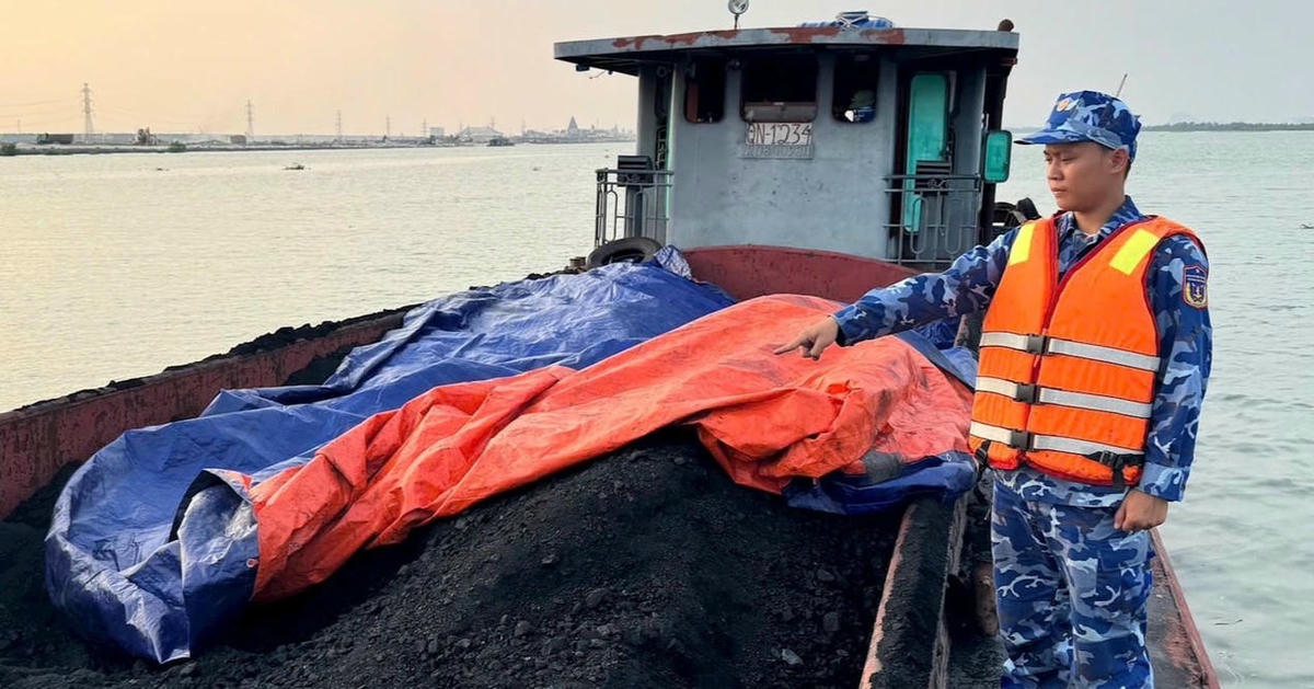Bộ Tư lệnh Vùng Cảnh sát biển 1 bắt giữ tàu chở hơn 100 tấn than không rõ nguồn gốc