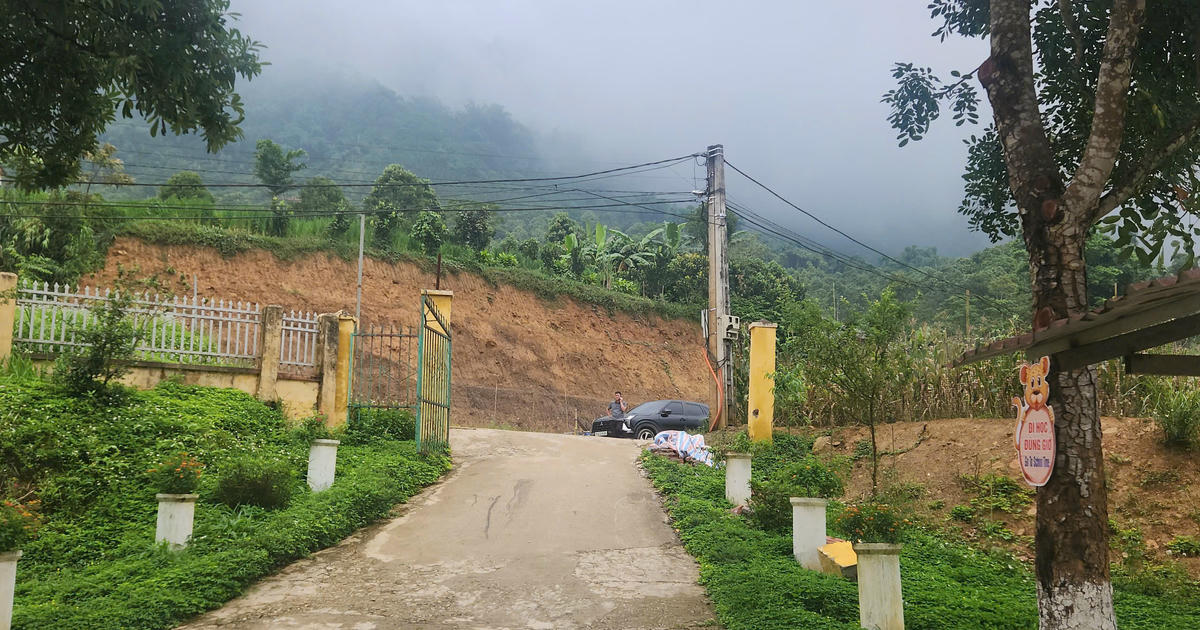 Cận cảnh hiện trường vụ trụ cổng trường gãy đổ khiến 2 anh em ruột tử vong tại Lào Cai