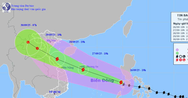 Bão số 10 di chuyển rất nhanh trên Biển Đông, đề phòng sóng dữ dội, mưa to gió lớn